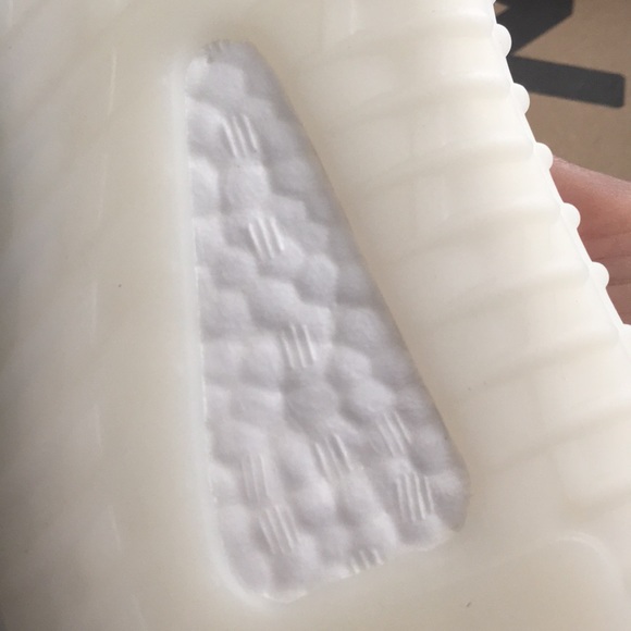 Auth  adidas yeezy boost 350 v2 triple white 8.5 - Picture 3 of 7